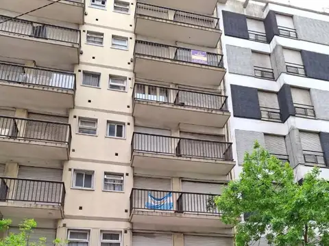 VENTA DEPTO 2 AMB CON DEPENDENCIA A LA CALLE!