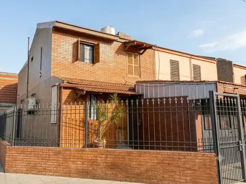 VENTA CASA LOS GIGANTES 3 DORM FRENTE A PLAZA