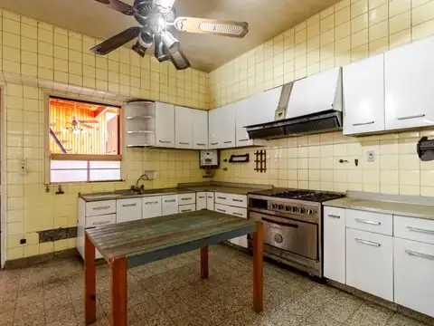 Ideal departamento u oficina en venta en pleno Martínez sobre la Av. Libertador del lado del Río.