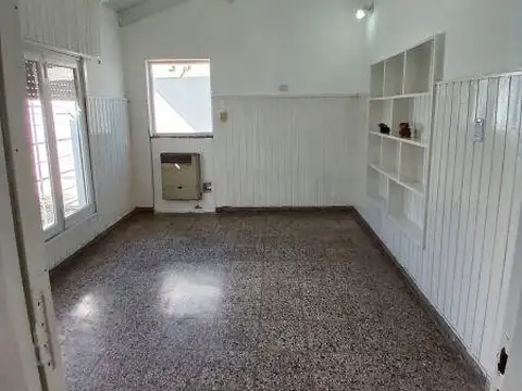 Depto Tipo Casa en Alquiler en Moron, $ 750.000