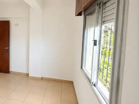 Venta – Departamento 2 ambientes al contrafrente, 1.º piso – Apto crédito – Isid