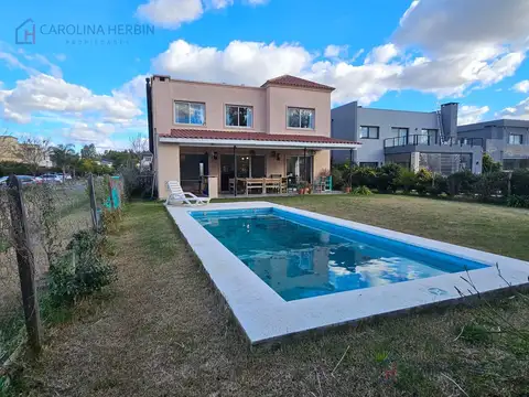 Casa en Alquiler Temporal con 3 cocheras