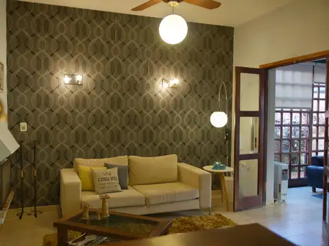 La casona de Narciso, múltiples ambientes sobre avenida!