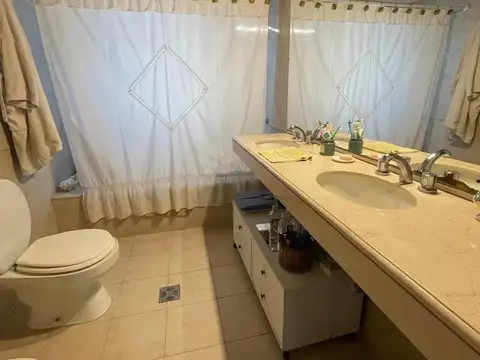 Casa en Venta en Zárate, USD 175.000