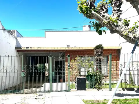 VENTA CASA 3 AMBIENTES RAMOS MEJÍA  A RECICLAR