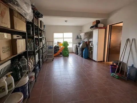 Casa 6 ambientes con 2 baños