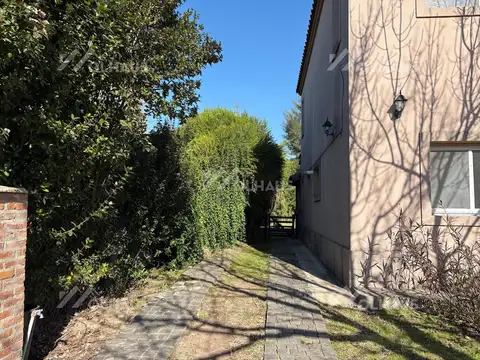 Casa 6 ambientes con 4 baños