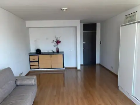 Amplio monoambiente impecable estado Rioja 1250