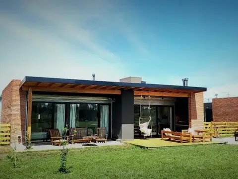 Casa en venta - 2 Dormitorios 2 Baños - Chapadmalal