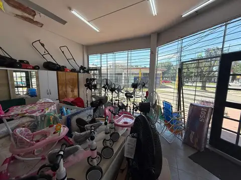 Alquiler local comercial en excelente esquina, Granadero Baigorria