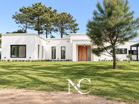 Casa en venta 4 ambientes Pinamar cancha de golf - Álamos