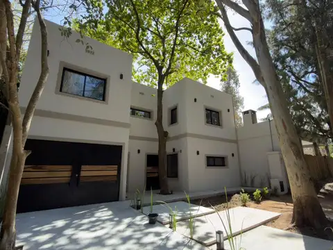 Casa en Alquiler en El Carmencito, USD 2.800