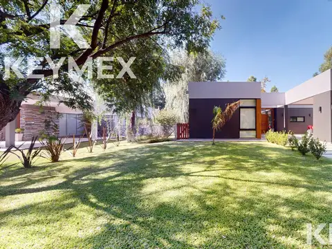 Casa en Venta con 2 cocheras