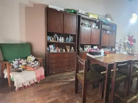 Casa 5 ambientes con 2 baños