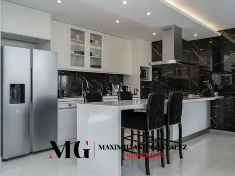 Casa en Alquiler con 5 cocheras
