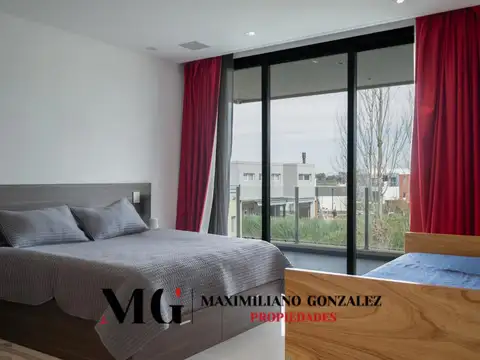 Casa en Alquiler con 5 cocheras