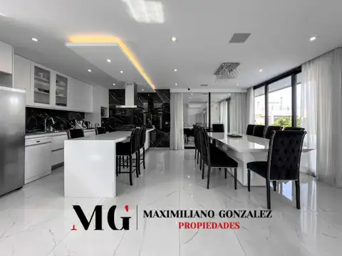 Casa 8 ambientes con 4 baños