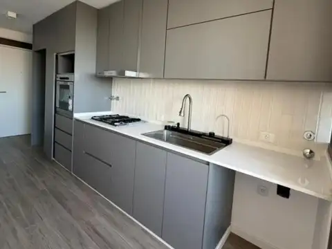 Ladislao Martínez 100, Piso 10