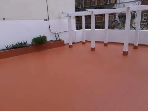 Alquiler 3 Ambientes con Dependencia por escalera y Terraza de 76 m²