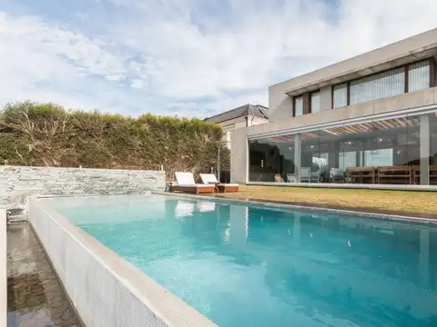 Avenida Caseros 1700