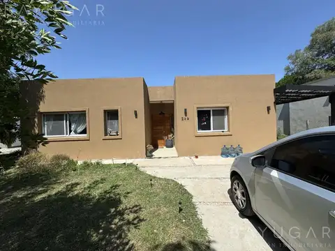 Venta - Casa en Barrio San Alfonso - Pilar del Este