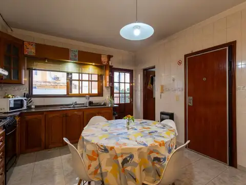 Departamento 4 ambientes con 2 baños