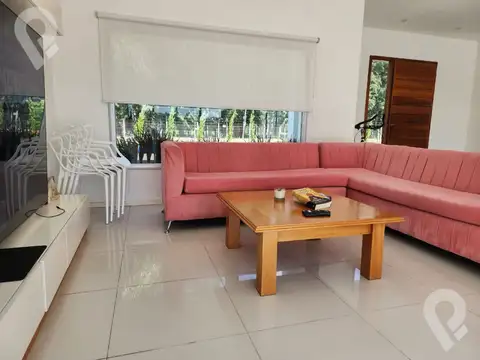 Casa en Alquiler de 3 dormitorios