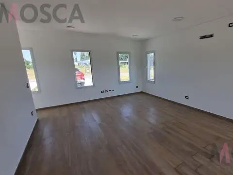 Casa 5 ambientes con 3 baños