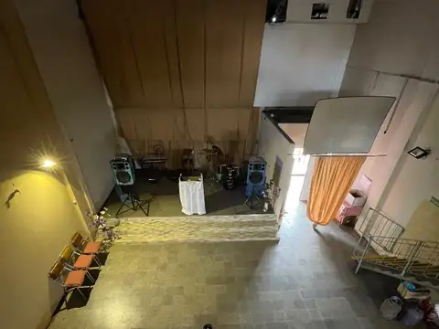 ESTUPENDO LOCAL SOBRE AV. CALCHAQUI AL NRO 71