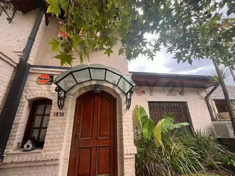 VENTA DE CASA 4 AMB EN CASTELAR NORTE GBA
