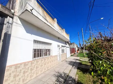 Casa 4 ambientes con 1 baño