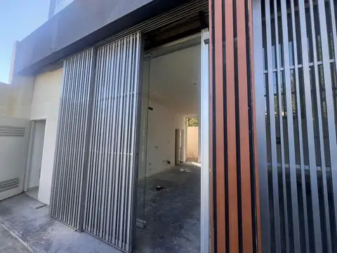 Local en Alquiler en Manuel B Gonnet, $ 650.000