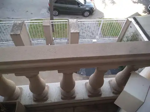 EN VENTA EN MARTIN CORONADO, ESPECTACULAR TRIPLEX DE 4 AMBIENTES 2 BAÑOS - FICHA 8655