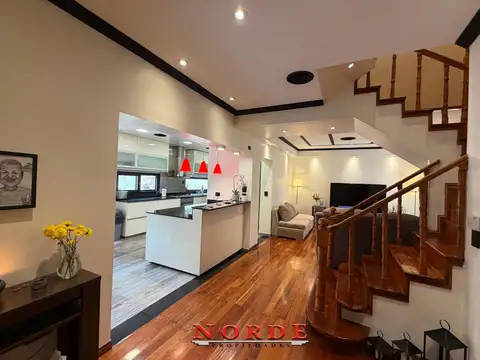 Venta • Barrio Naon • Casa • Cinco Ambientes • Quincho