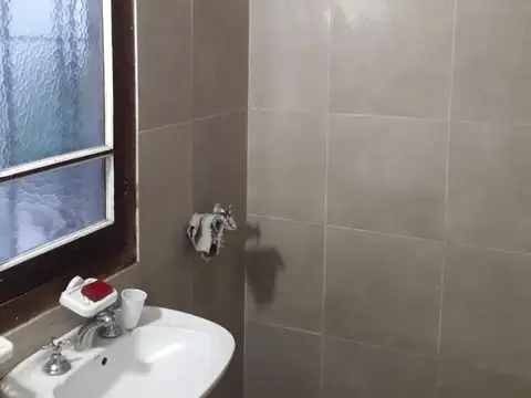 Casa  y Dos Locales Comerciales en Venta en Zarate