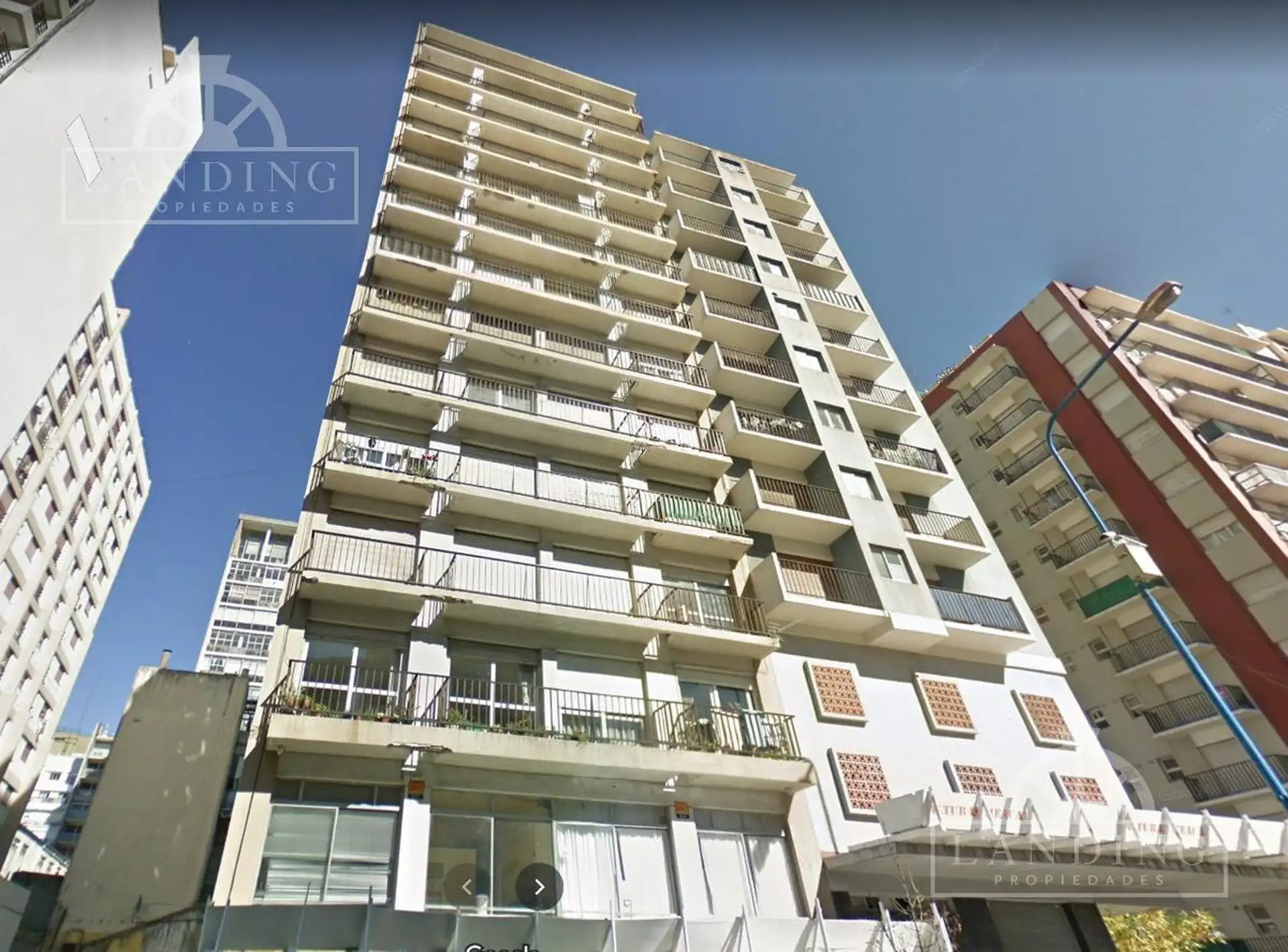 Depto 2 amb en piso 5to - Luro y Córdoba