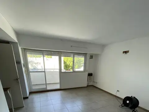 Monoambiente en alquiler en Av. Francia al 100