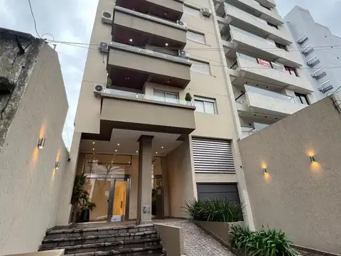3 ambfrente, cochera techada, impecable. C/ renta. PERMUTA