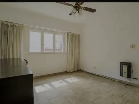 LUMINOSO DEPTO. DE 3 AMBIENTES AL FRENTE CON BALCON