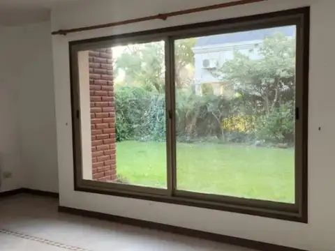 Casa 6 ambientes con 4 baños