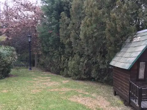 Imponente casa en esquina sobre lote de 850 m² en Barrio Pri