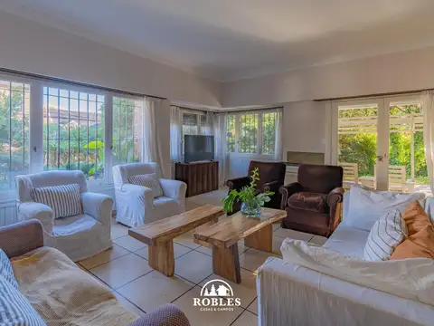 Casa en Venta con 2 cocheras