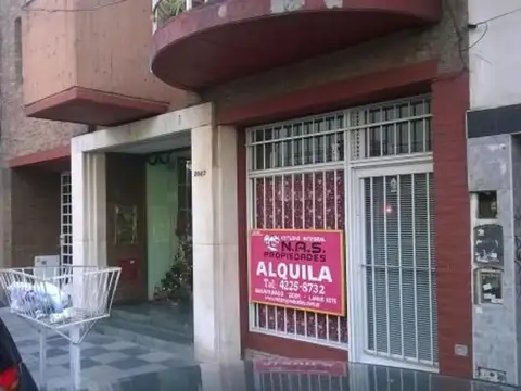 Local apto múltiples rubros en zona comercial