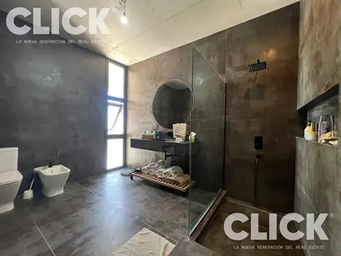 Casa 6 ambientes con 4 baños