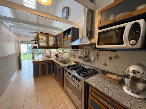 Casa 5 ambientes con 3 baños