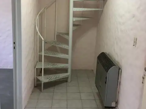 Casa de dos plantas con gran potencial