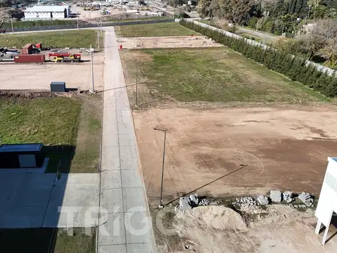 Anticipo y cuotas sin intereses - Venta Terreno industrial en Predio cerrado sobre Autopista