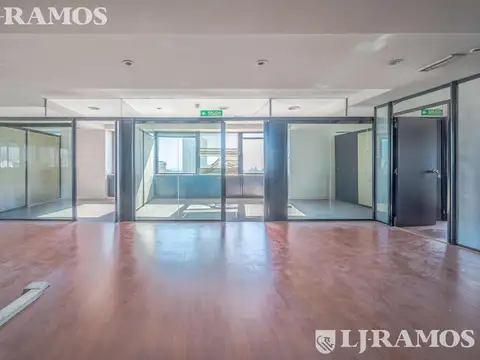 Oficina en Venta con 3 cocheras