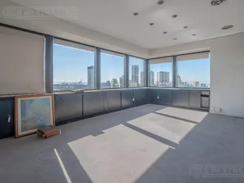 Oficina en Venta con 3 cocheras