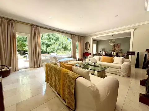 Casa en Venta con 4 cocheras